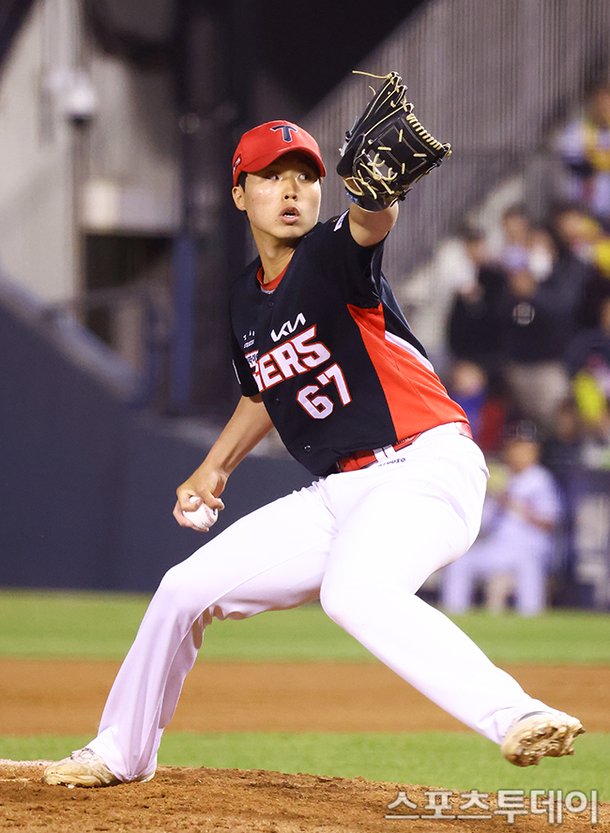 7회 역투하는 KIA 홍민규