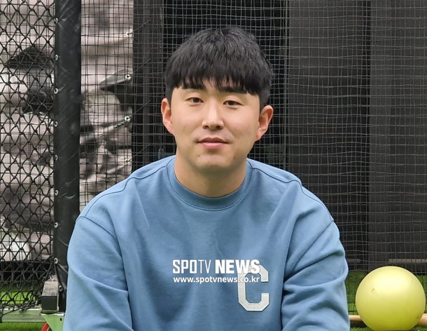 ê¹€ê´'í˜„ì—ê²Œ ì¡°ìš©ížˆ ë‹¤ê°€ê°„ ë¡¯ë° 8ë…„ì°¨ íˆ¬ìˆ˜ ì˜†ì—ì„œ ê·€ë™ëƒ¥ìœ¼ë¡œ ë„¤ì´íŠ¸ë‰´ìŠ¤