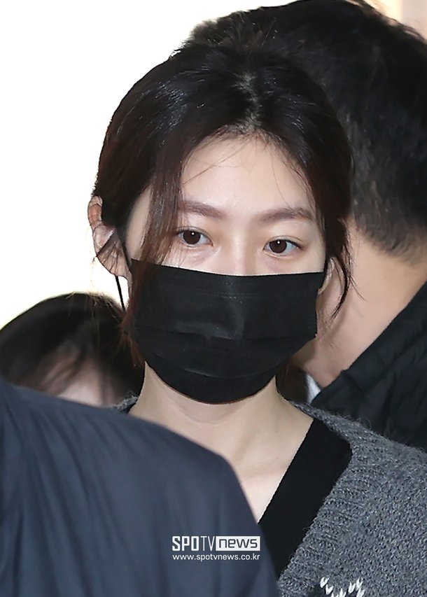 포토S] 법원 출석하는 김새론, 창백한 얼굴 : 네이트 연예