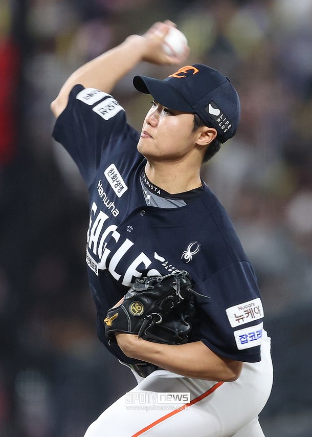 Jung Woo-ju on the mound