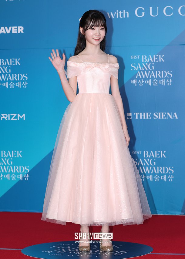 [포토S] &apos;어린 애순&apos; 김태연, &apos;아이유 언니가 드레스 골라줬어요&apos;