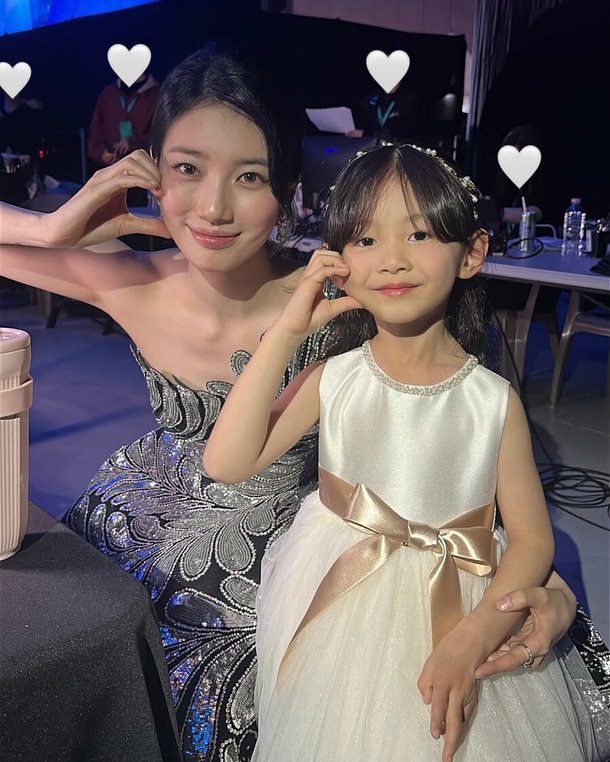 보검 아빠, 절친 수지에게 딸 인사시켰다…♥ 폭발 투샷 비하인드