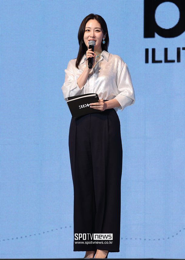[포토S] 신아영 아나운서, 우아한 정장룩