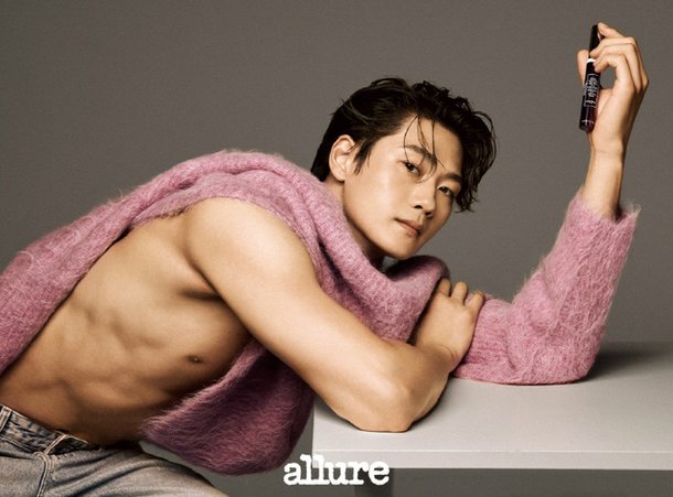 Paris’ Sizzling Sensation: Oh Sang-wook Steals the Spotlight with Sisley Black Rose