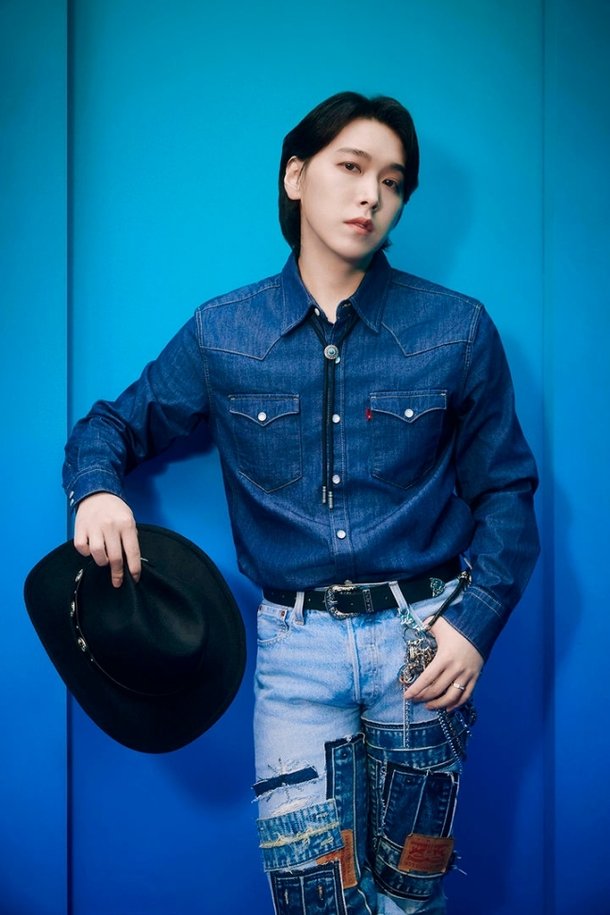 슈퍼주니어 성민, 20년 만에 SM 떠난다…팬들 팀 퇴출 요구는 여전 [공식]