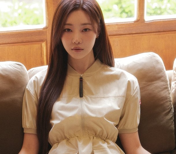 물오른 미모로 화보까지 섭렵…이시안, 대세 매력 뽐냈다