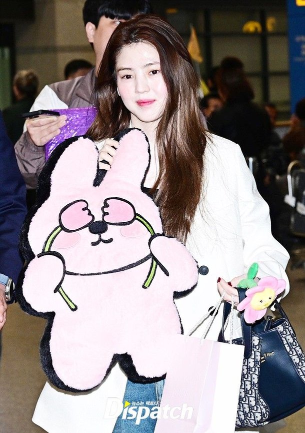 [현장포토] 인형보다 예쁘다…한소희, 러블리 입국