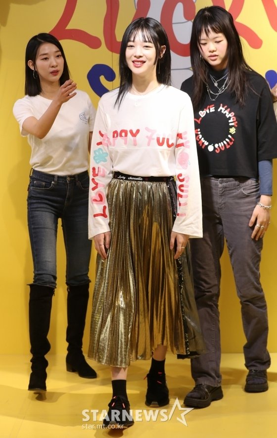 [âí¬í ]ì¤ë¦¬, 'ë¨ì° ëë³´ì´ë ì¡´ì¬ê°'