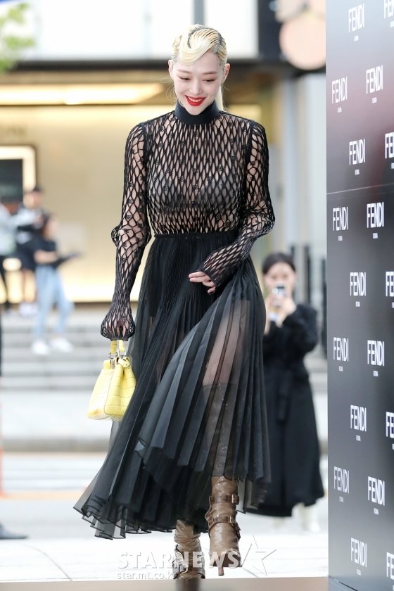 [âí¬í ]ì¤ë¦¬, íê²©ì ì¸ ì¹ìë¯¸