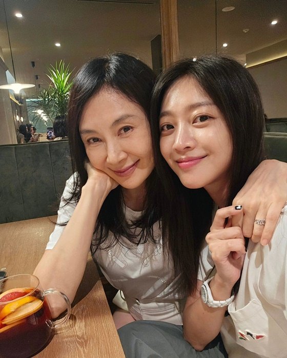 From left, Chae Si-ra, Jo Bo-ah