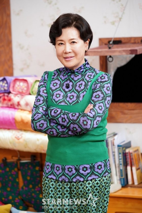 Actor Park Jung-soo poses while attending the production presentation of Channel S's new variety show 'Attack of the Grandmas' held online on the morning of the 25th. &lt;Photo=Channel S&gt; 2022.01.25