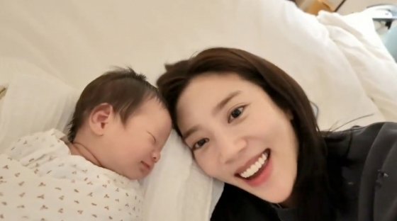 &apos;출산&apos; 손담비 딸 해이 처음 보고 눈물…두려움과 행복 공존[일문일답]