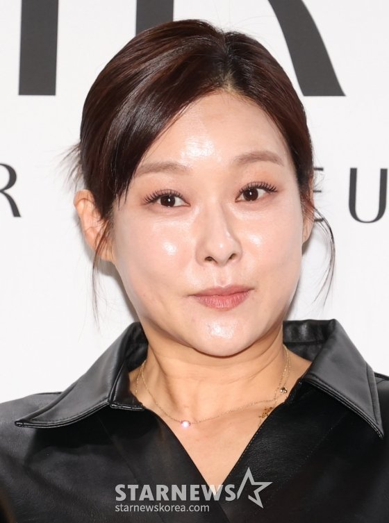 &apos;명품 사은품 되팔이 논란&apos; 현영, 쇼핑몰 매출 자랑 200% ↑(라스)[스타이슈]