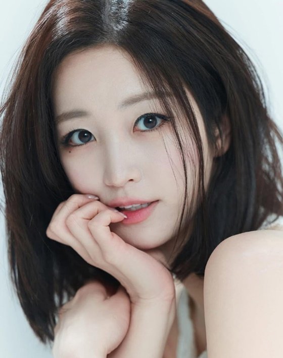 안대 쓰고 강제 마약 김나정, 검찰 송치 후…꽃길 걷자 응원에 &apos;좋아요&apos; [스타이슈]