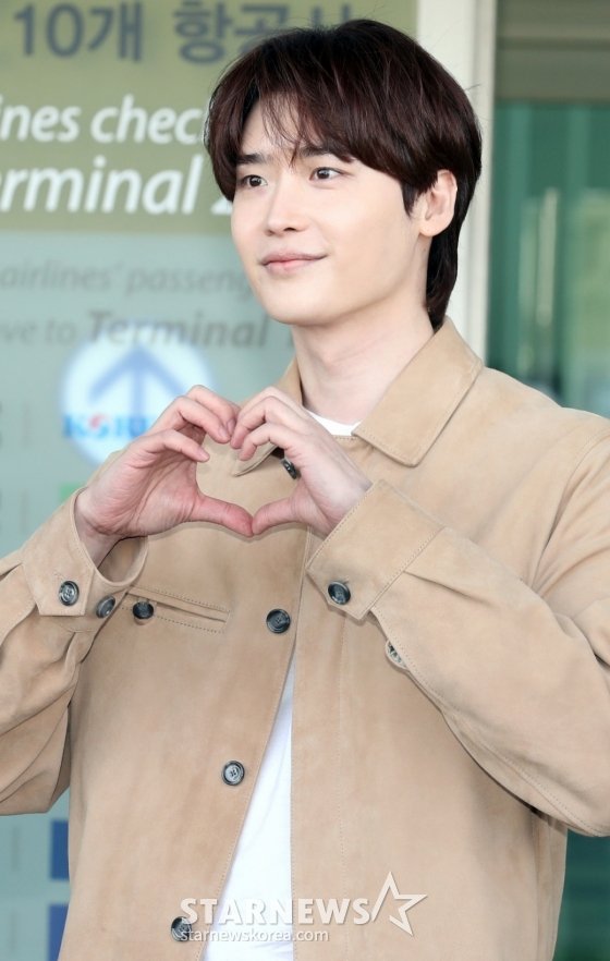 &apos;아이유 결별설&apos; 해프닝 이종석, 근황?…&apos;서초동&apos;서 문가영과 포착 [공식]