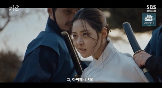 &apos;귀궁&apos; 신슬기, 父 안내상의 원한귀 씌였다…왕가 비밀 담긴 책 등장[★밤TView]