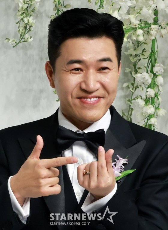 [단독]김종민, 내일(27일) 아내와 프랑스行…늦은 신혼여행 시작