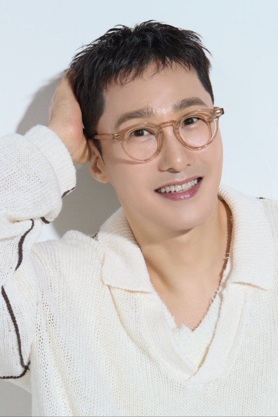 &apos;이영자와 핑크빛&apos; 황동주, 또 경사 맞았다…탈모 NO, 워너비 동안