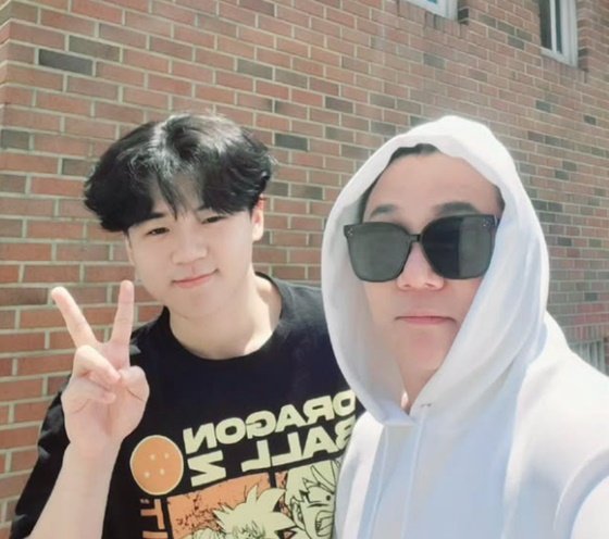 &apos;이혼&apos; 윤민수, 전처와 재회 후…맑아도 눈물 뭉클해진 이유 [스타이슈]
