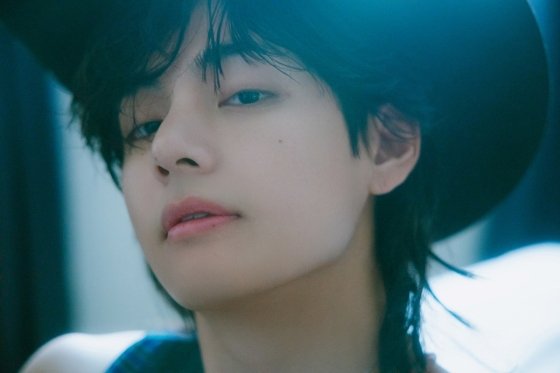 방탄소년단 뷔 &apos;크리스마스트리&apos; 스포티파이 4억 5000만 돌파