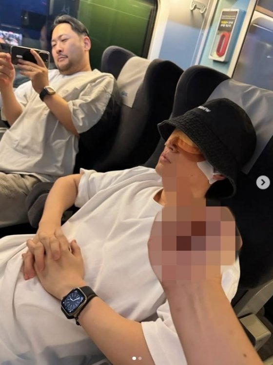 타블로, KTX서 &apos;손가락 욕&apos; 받고 소신 발언…눈 감으면 큰일 [스타이슈]