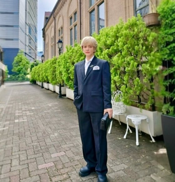 &apos;음주운전 2번&apos; UN 김정훈, 韓 떠나 日 결혼식서 포착