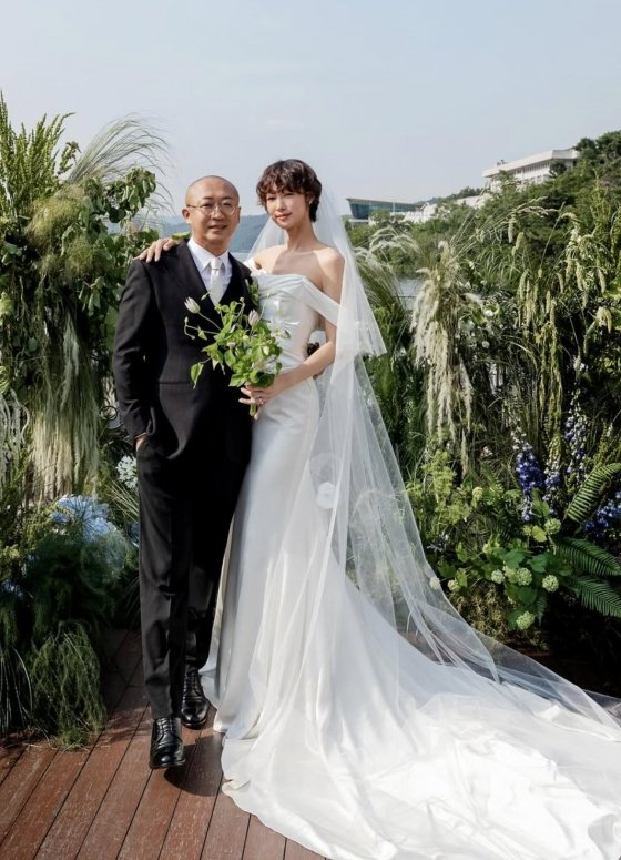 &apos;불륜 NO&apos; 최여진 행복한 웨딩…잘 살게요 ♥김재욱과 행복 미소