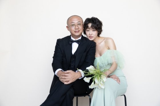 [단독]최여진, ♥김재욱과 미공개 웨딩 사진…파스텔 드레스에 반전 데님룩까지 [종합]