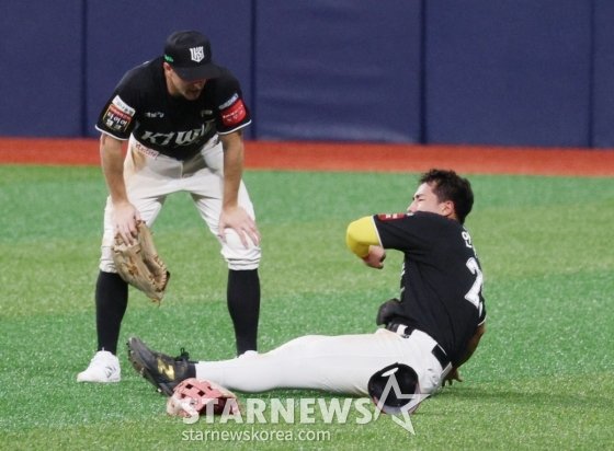 고통을 호소하는 안현민
