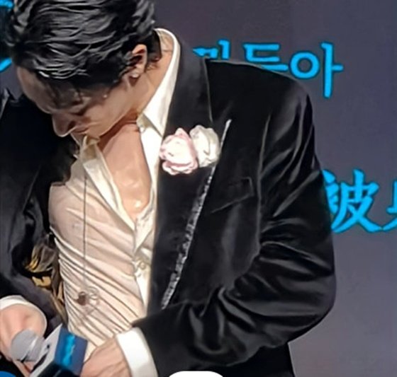 항저우 팬미팅 무대에 오른 이수혁