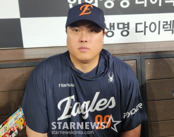 "3달 동안 못 이겨 죄송합니다"악몽의 89일' 끝낸 류현진 "죄송합니다, 팀이 이기면 상관 없는데…" 승리 후에도 고개 숙였다 [대전 현장]