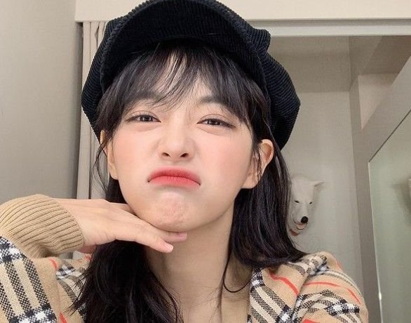 김세정, 앙증 베레모로 귀여움 폭발 [리포트:컷] : 네이트 연예