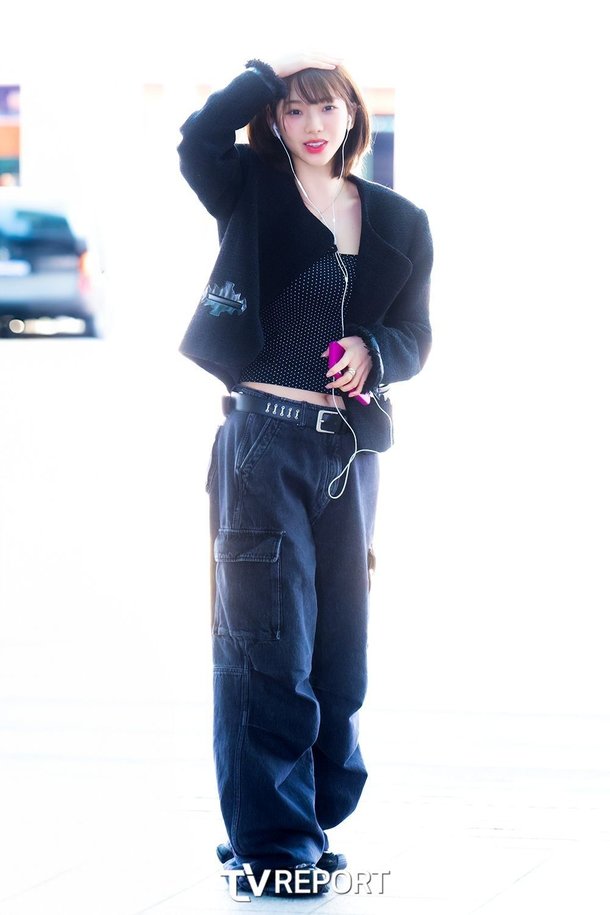 [T포토] 에스파 카리나 &apos;올블랙도 러블리&apos;