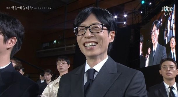유재석 또 해냈다…&apos;풍향고&apos; 예능 작품상에 &apos;아빠 미소&apos; [백상예술대상]