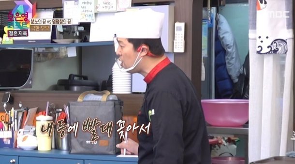 내 등에 빨대 꽂아 극한 남편, 아내에 욕설→물건 던지며 위협까지 (&apos;결혼지옥&apos;) [종합]