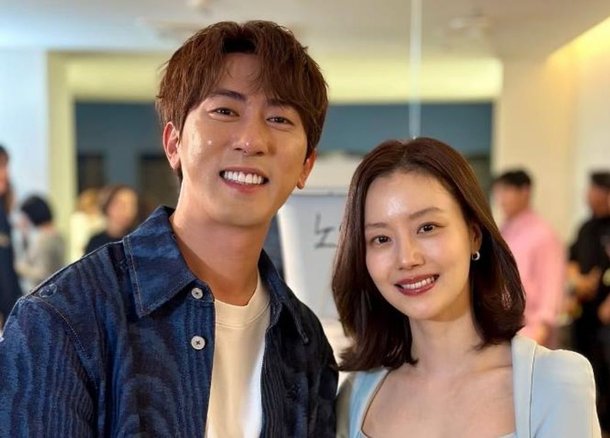 김원훈, 문채원과 &apos;파격&apos; 스킨십에 행복했어요…누리꾼 반응은 싸늘 [RE:스타]