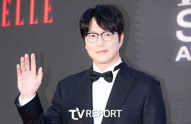 성시경 &apos;백상&apos;, 남의 잔치 온 기분…아이유 말고 가수 나 혼자라 뻘쭘 [RE:뷰]