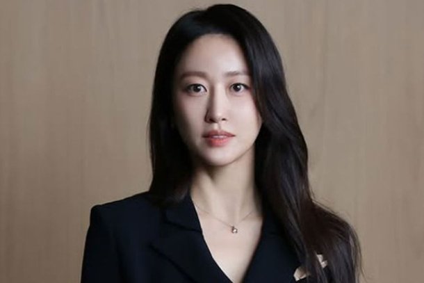 Jeon Hye-bin holds hands with Won Bin, who had a '16-year hiatus'... Caught at the moving site [RE: Star]