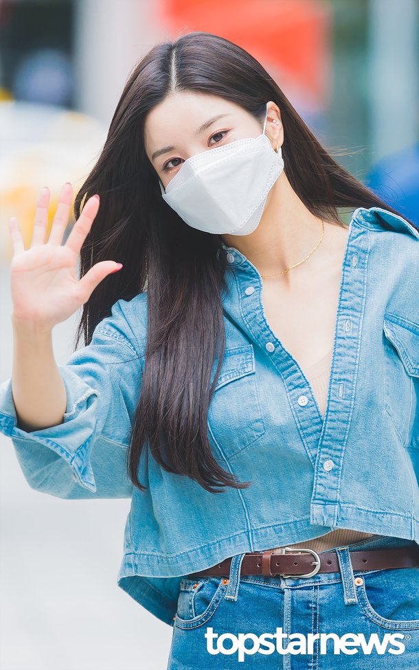 Hd포토] 권은비, '울림의 희망' (두시탈출 컬투쇼 출근길) : 네이트뉴스