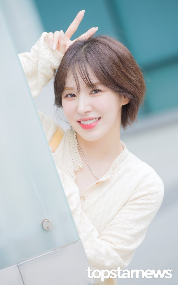 레드벨벳 웬디, '이렇게 귀여운 Dj를 더는 못 보는 일'…'인류의 크나큰 손해' (웬디의 영스트리트 출근길) [Hd포토] : 네이트  연예