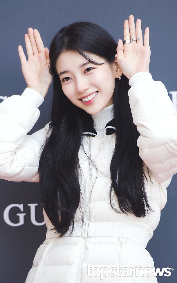 수지, '오늘자 커뮤니티 반응 난리난 토끼 포즈 수지' (게스 포토월) [HD포토]