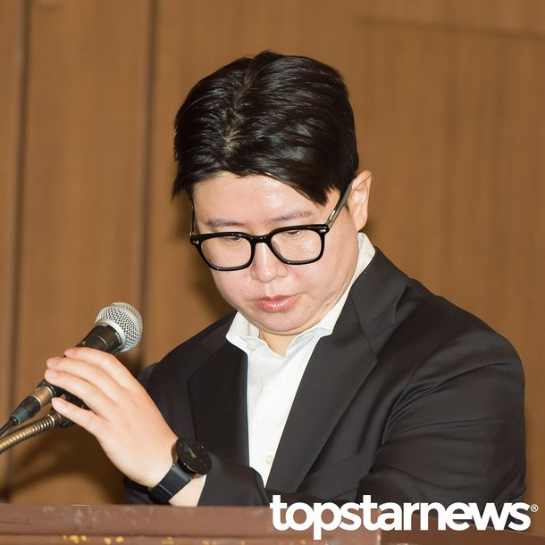 굳은 표정의 김수현 소속사 골드메달리스트 안성수 대표 (故김새론 기자회견) [HD포토]