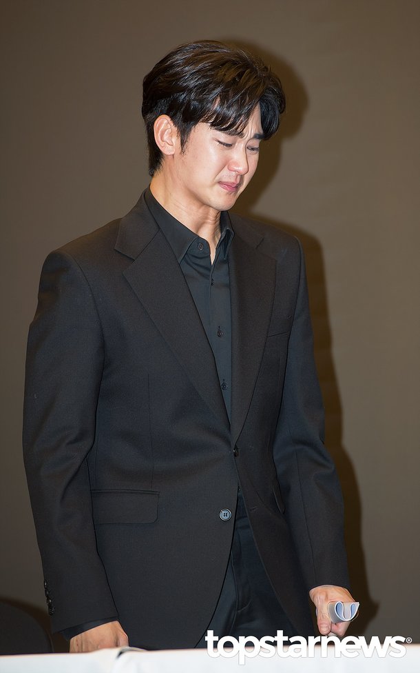 눈물 흘리며 퇴장하는 김수현 (故김새론 기자회견) [HD포토]