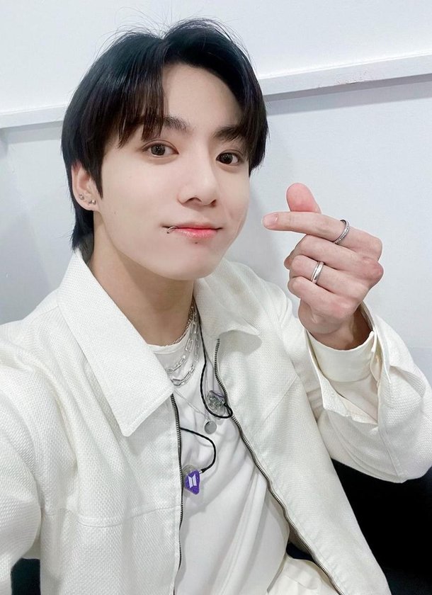 서로의 손을 놓지 않을게…정국 &apos;Never Let Go&apos; 1억 9000만 스트리밍→글로벌 신기록