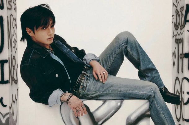 55억 넘은 황금 신화…방탄소년단(BTS) 정국, &apos;GOLDEN&apos; 글로벌 기록 경신→음악계 충격