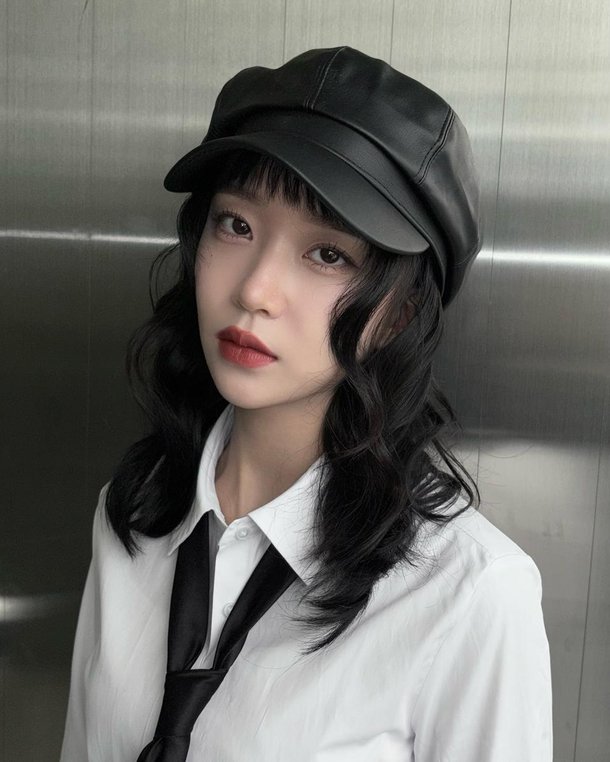 블랙 레더+시선 고정…스테이씨 수민, 단정함 속 묘한 묵직함→봄밤 분위기 폭발