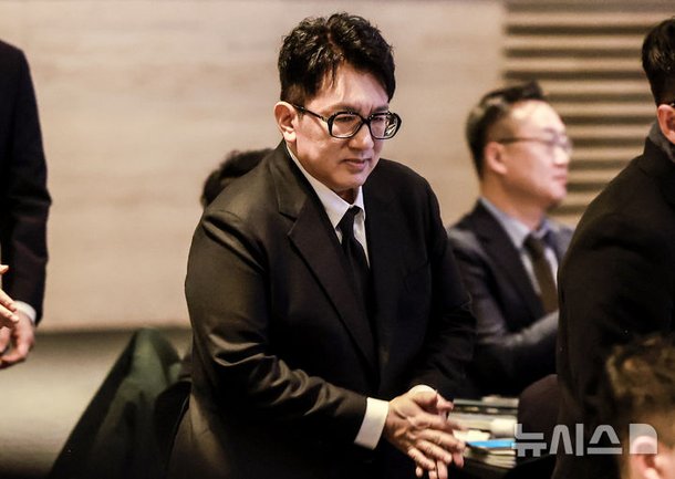 하이브가 SM엔터 인수, 잘 도와달라…방시혁, 재판장 출석할까? &apos;시세조종 의혹&apos; 증인으로 소환