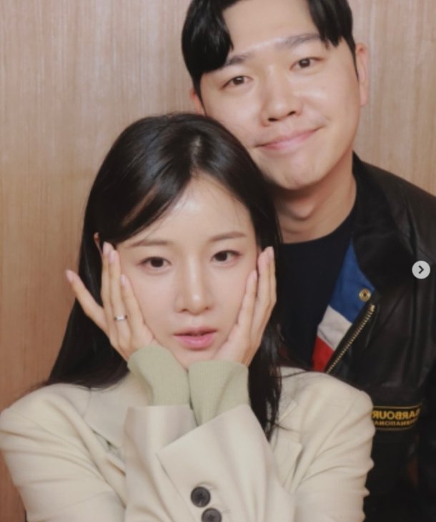 &apos;나는 솔로&apos; 22기 옥순♥경수, 결혼 신고 완료…독보적 짝사랑 성공 신화