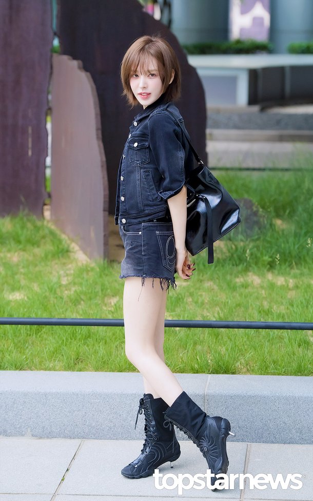레드벨벳 웬디, &apos;내 섹시한 부츠를 봐줄래?&apos; (웬디의 영스트리트 출근길) [HD포토]