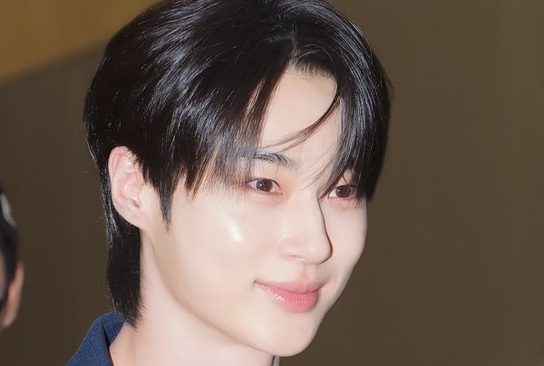 변우석, 과잉 경호 이어 또 공항에서…출국 중 가드라인 무너뜨린 팬들 [TOP이슈]